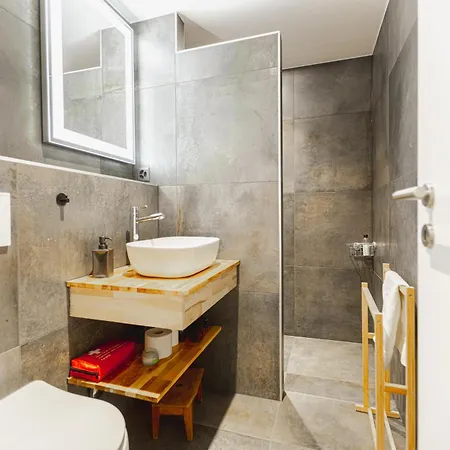 Renove Avec Vue Imprenable Sur Les Alpes 아파트 *